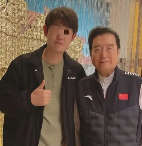  银枪小霸王李天一在出狱三个月后终于露脸了,一家三口其乐融融