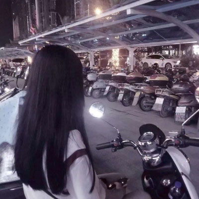  抖音情侣头像一左一右高低调独唱反调