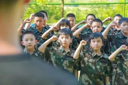  小小神枪手射击营集结啦实弹射击真人版吃鸡枪械学习团队对抗