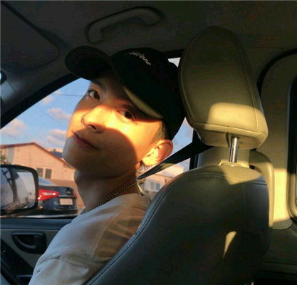  超酷帅气男生qq头像好看的性感男生qq头像