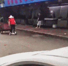  搞笑gif段子为了节省时间这也是够拼的
