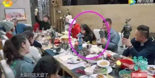  王珂过生日,刘涛给大家发礼物,唯独漏掉程潇,谁注意她尴尬表情