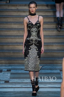  高冷女皇的新衣julienmacdonald2015秋冬女装秀,海报网带你回顾2015秋冬伦敦时装周