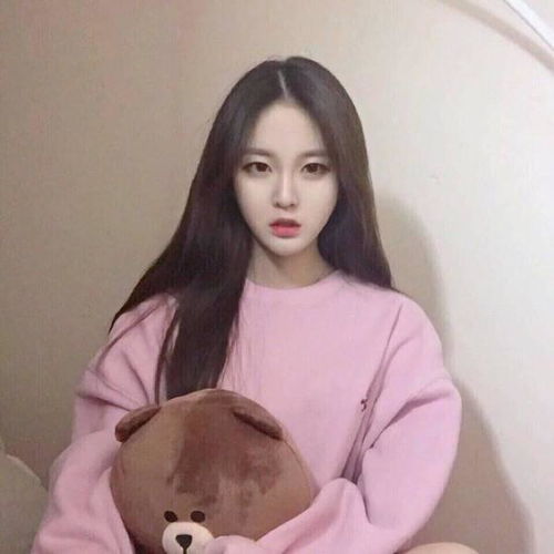  找一个男生抱小熊猫的头像这是女生头像