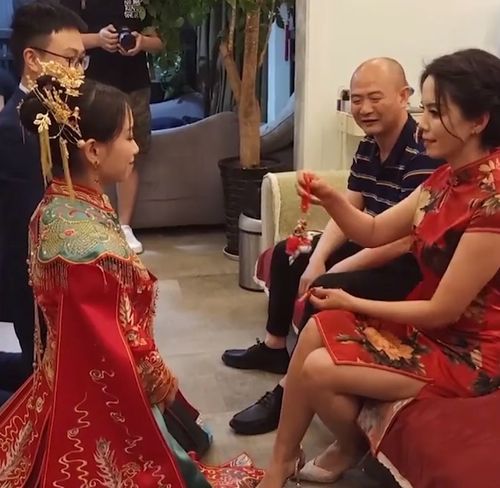  四川一女子出嫁,妈妈连送两套房,网友纷纷认岳母还缺女婿吗