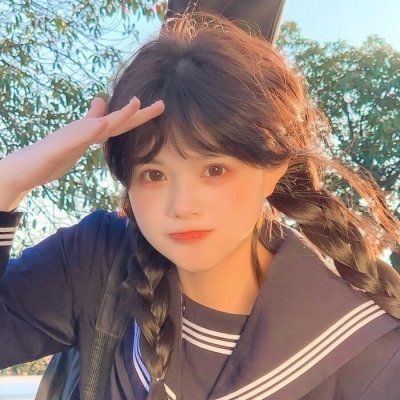  充满青春感的女生头像图片