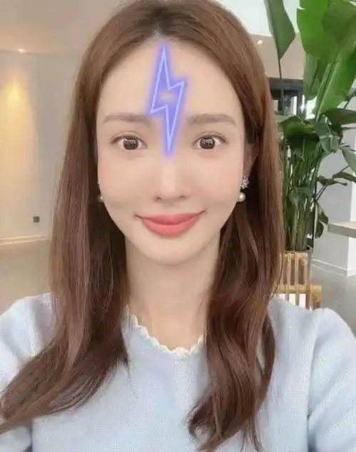  金晨遇到瓶颈上线求助,直呼太难了不顾形象模仿搞怪表情眼神超到位