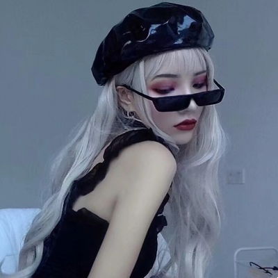  梦晚闺蜜头像遇见你以后对于浪漫的所有幻想都是关于你