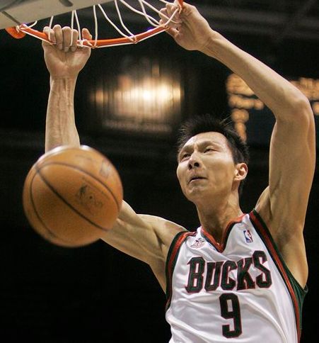  王治郅在nba扣篮7次,易建联131次,看到姚明后我服了