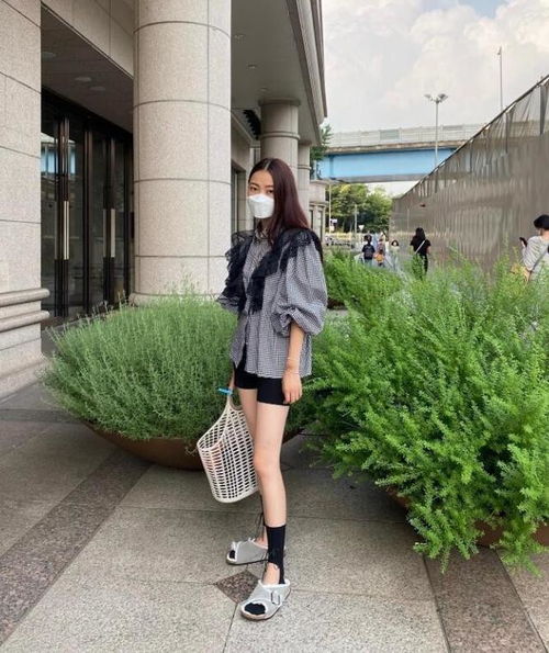  小众ins博主mjbypp穿搭小机灵极简色彩也能搭出高级感