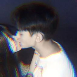  求一下这张图片的另一个情头