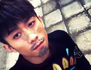  李易峰鼻孔站c位张一山变猩猩,求求直男们别自拍了