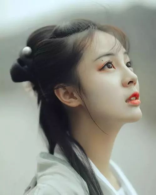  这三个地方长痣,花心成性,普遍有二婚命