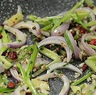  小海鲜正当季,快来盘肥嫩的辣炒墨鱼仔