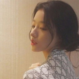 高冷伤感女生头像明知是错的还要坚持