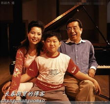  李双江罕见全家福揭秘好少年李天一是如何变坏