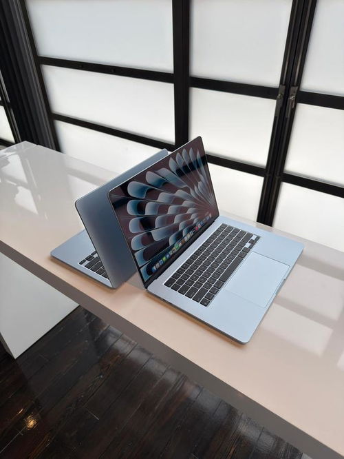  苹果2025款天空蓝色m4macbookair实机展示,性能与颜值并存