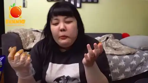  胖妞吃播红烧肉,看见肉的表情,太喜感了