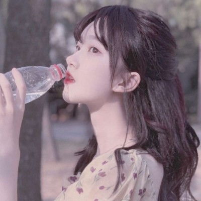  初中女生常做3动作,鼻子越变越精致,校花都在偷偷练