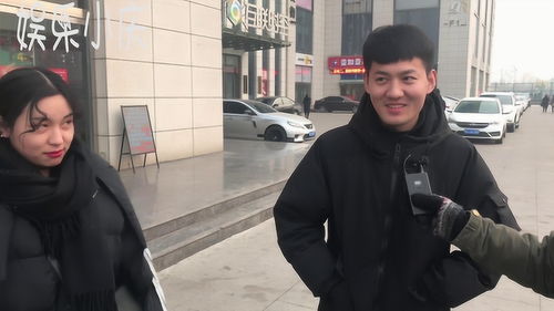  男生说出自己大学三年的痛,旁边妹子,表情谁注意了