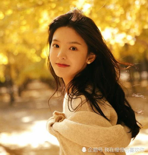  章若楠被捧为校花级女神,看到她小时候照片,瞬间觉得夸大其词
