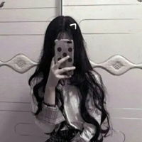  用手机挡住脸的照片女生头像不加滤镜霸气手机遮脸女生头像