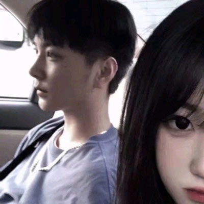  高冷情侣头像一男一女散落在指尖的阳光