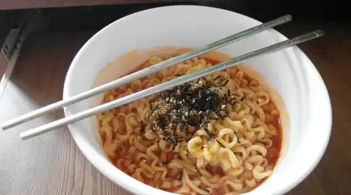  得了高血脂你还在大鱼大肉对于这几类食物你应该放下筷子
