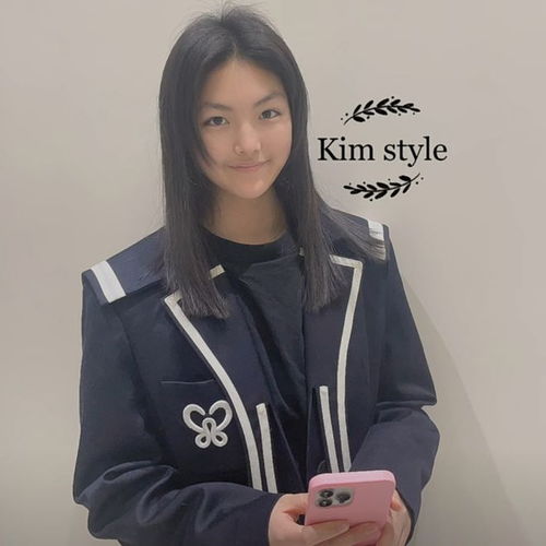  组图王诗龄变回黑长直新造型清纯甜美少女感爆棚