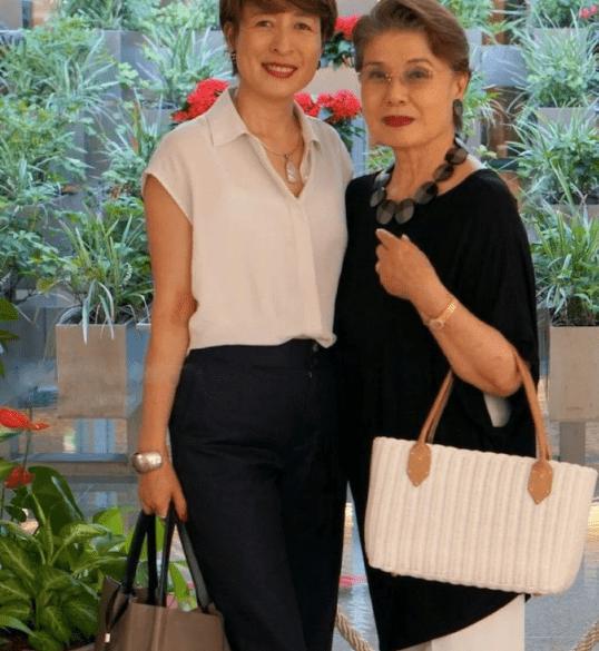  这才是5060岁女人优雅老去的秘诀穿衣得体气质,发型妆容精致