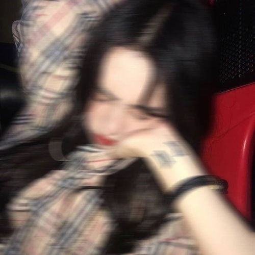 女生头像氛围感模糊美女