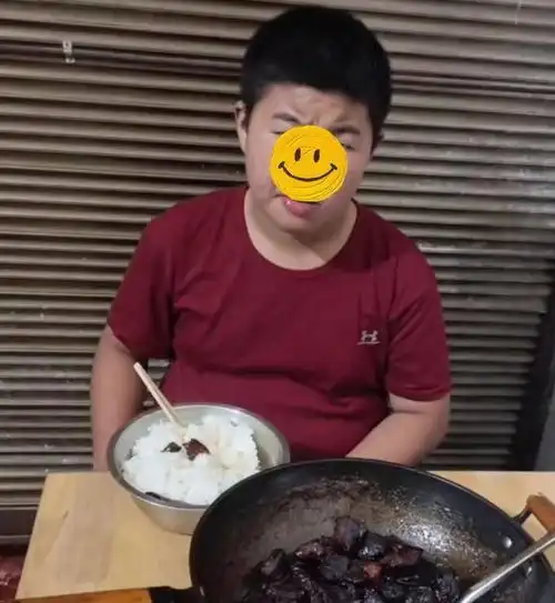  重庆女人做红烧肉,继子吃完后脸上露出痛苦的表情,女你牙痛吗