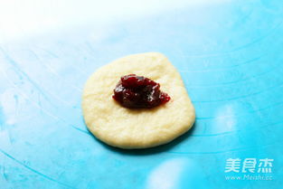  草莓酱花朵包
