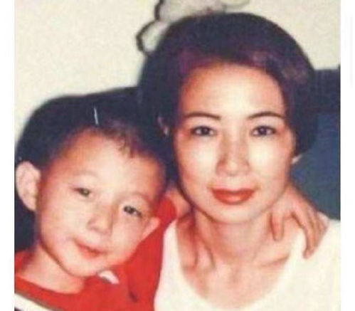  纯情男孩霍尊的幻灭史