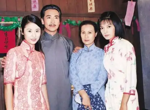  情深深雨蒙蒙雪姨婚礼上学敬礼,一旁李副官的表情成亮点