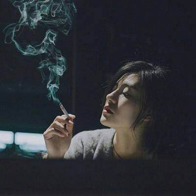  社会头像女生霸气吸烟高冷范女生头像图片大全