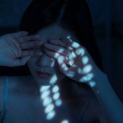  苏瓷唯美意境女头文艺成熟蓝女生头像我要个性网