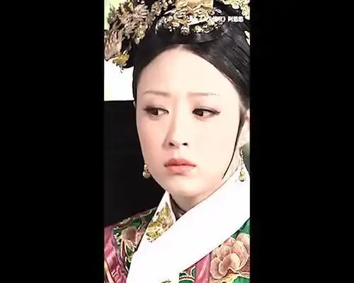  四月十七是嬛嬛的生日,宴会上嫔妃表情各异,其实四月十七还有一层寓意