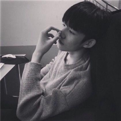 失恋头像男生伤感绝望崩