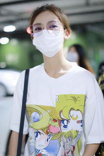  吴谨言走少女风,一身卡通t恤时尚减龄,穿成女星们的教科书