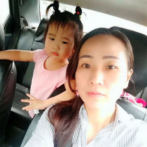  900多个黑夜单亲妈妈带3岁女儿开出租,急刹惊魂后,女儿的一句话听哭很多人