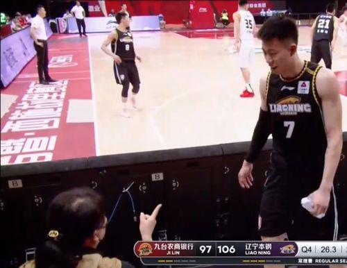  张镇麟低迷失误,杨鸣转身无奈,谁注意芳姨表情举动太熟悉