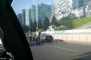  东直门跳桥砸车事故爱卡汽车图片