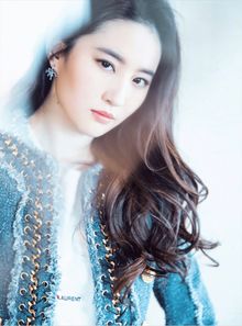  2019年流行的云朵烫,妩媚和清新并存,刘亦菲换上美呆了