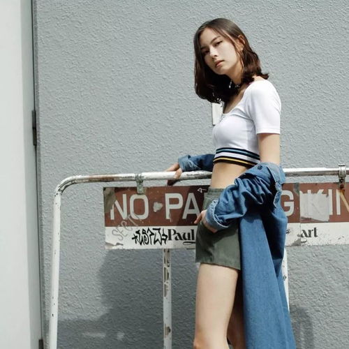  短上衣高腰下装,什么风格都美炸