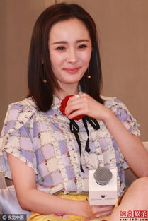  杨幂代言捞金变身清纯萌系少女