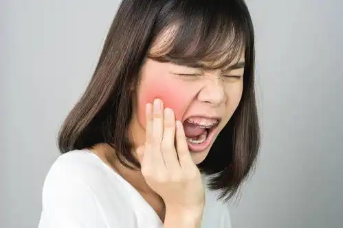  牙痛急需解决这一招帮你立即止痛