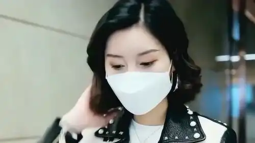  复工之后艰难的日常,看到小姐姐生无可恋的表情,真是太搞笑了
