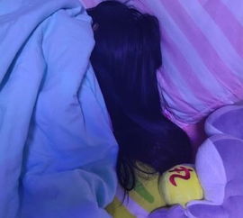  又一个不露脸主播,闺蜜代替领奖,网友有理由怀疑是抠脚汉子