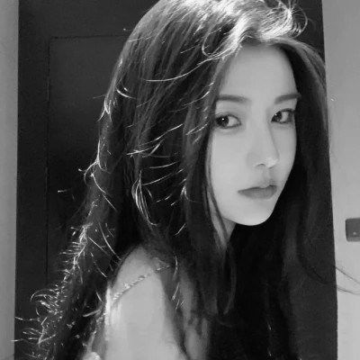  女生头像黑白图片2023最火爆